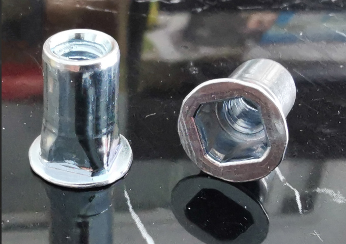 ƽͷ����í��ĸ